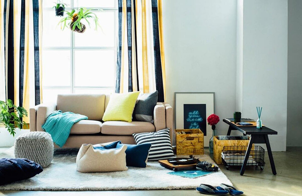 商品橫跨時尚與生活風格。