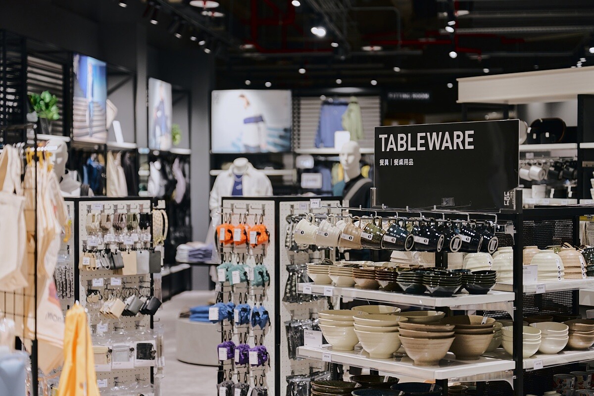 位在南港 LALAPORT 商場的空間。