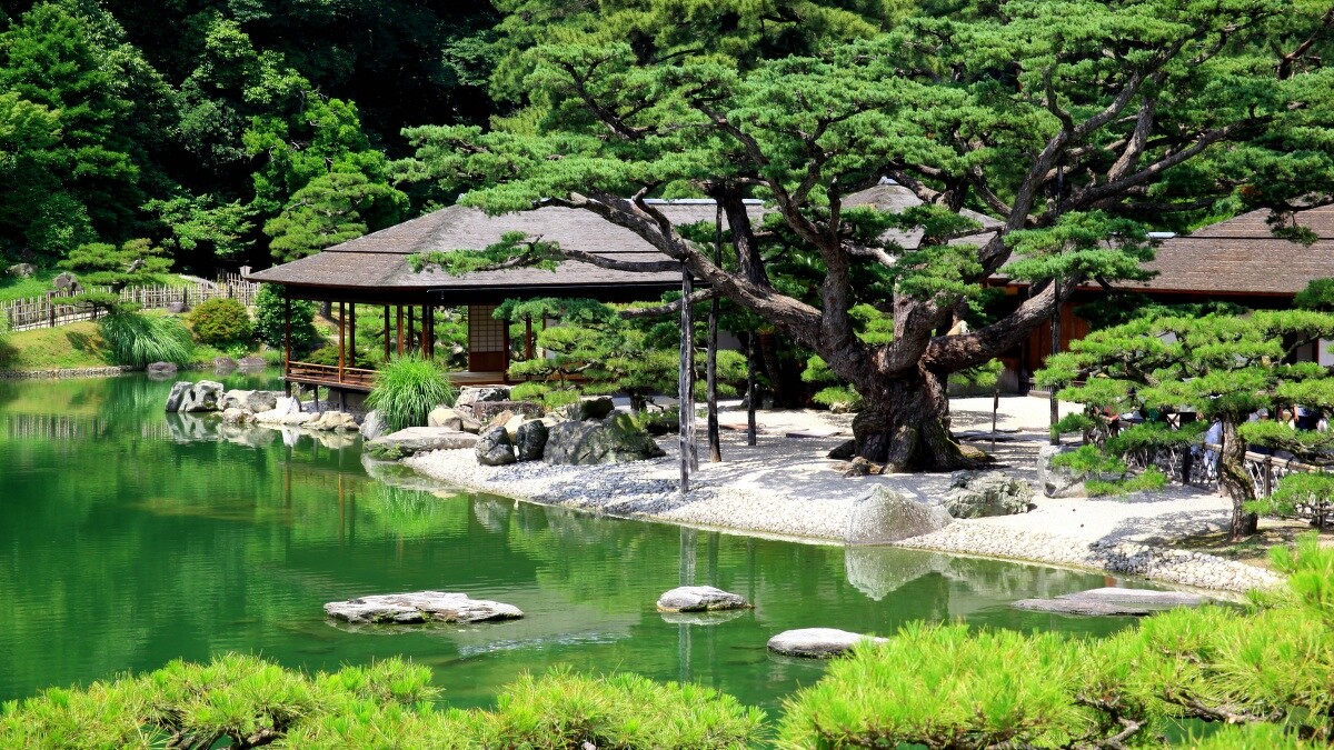 栗林公園擁有優美的庭園造景，Photo／ww.my-kagawa.jp