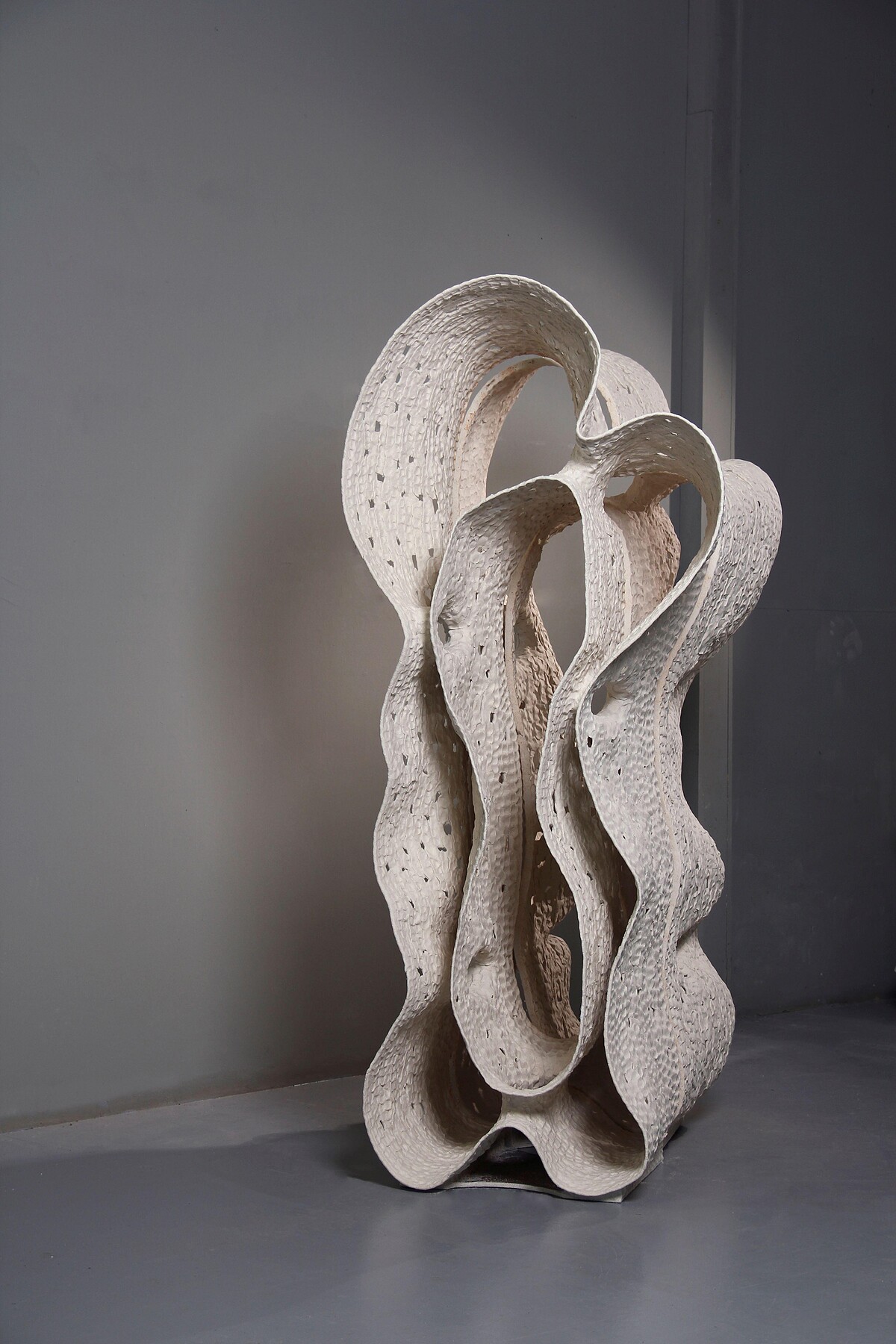 Art Space 3 Hsu Yunghsu, &ldquo;2023-22&rdquo;, 2023, porcelain, 171 x 96 x 73 cm. Image courtesy of Art Space 3.