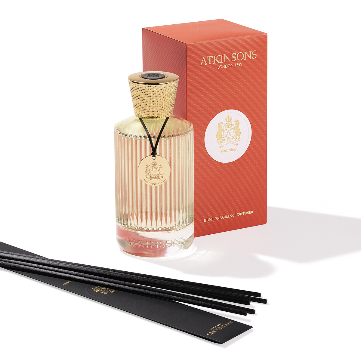 ATKINSONS阿特金森 MOJITO 擴香（薄荷與萊姆）250ml／NT$2,880元、500ml／NT$4,180元。