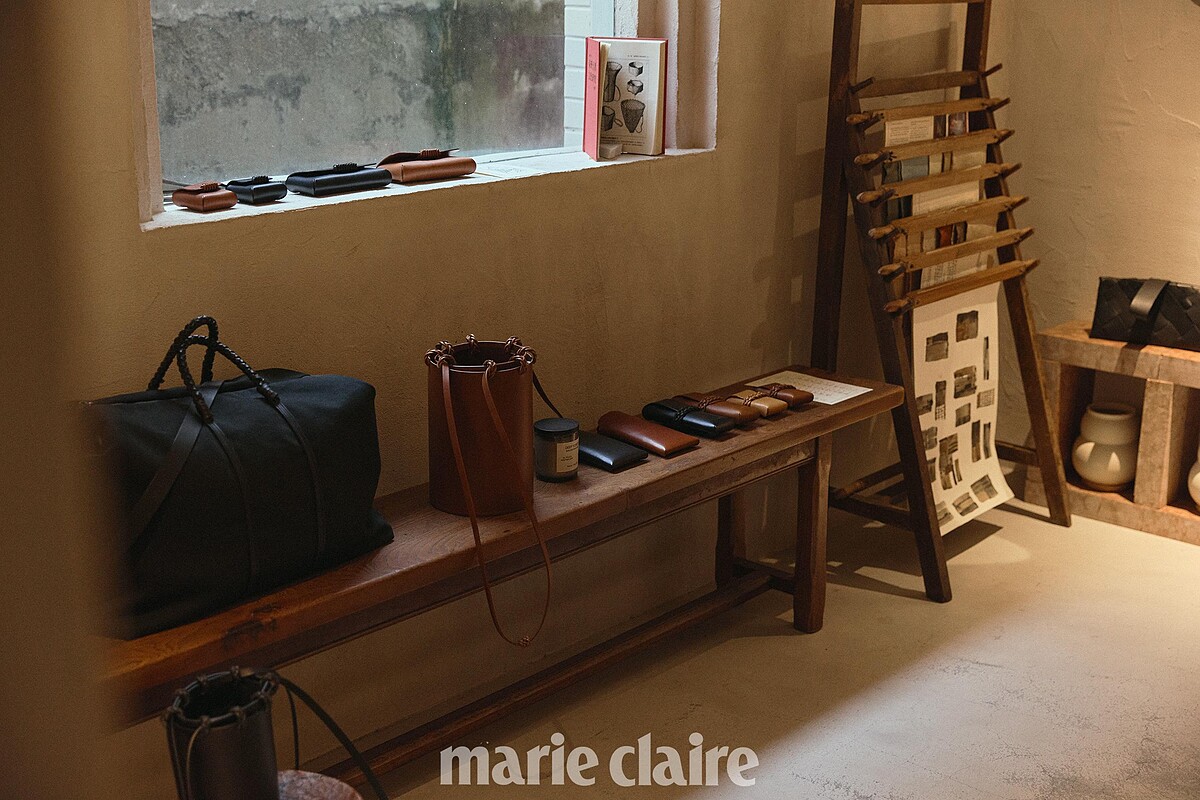 Kamaro'an House 的空間除了是工作室，也像是個迷你展廳，利用作品傳遞文化故事，讓人有種走進鄰居阿姨家的感覺。