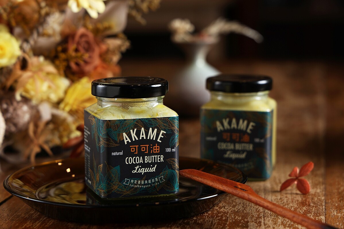 可可油除了煙霧繚繞的氣息，還帶來堅果香甜深邃而豐富的滋味。