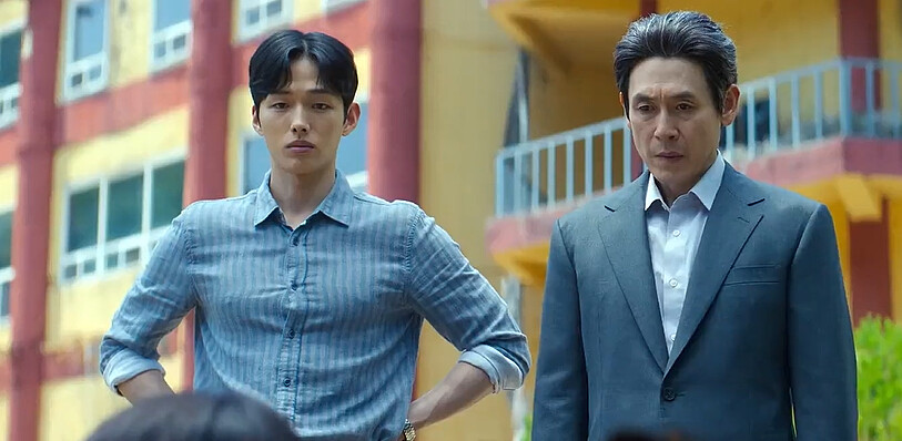 河宇英(左)李廷湜飾演