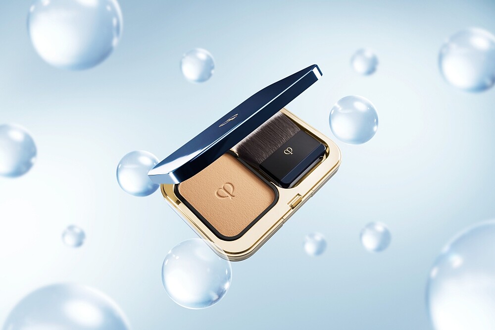 肌膚之鑰恆潤光采粉餅 SPF 25/PA++情境圖。