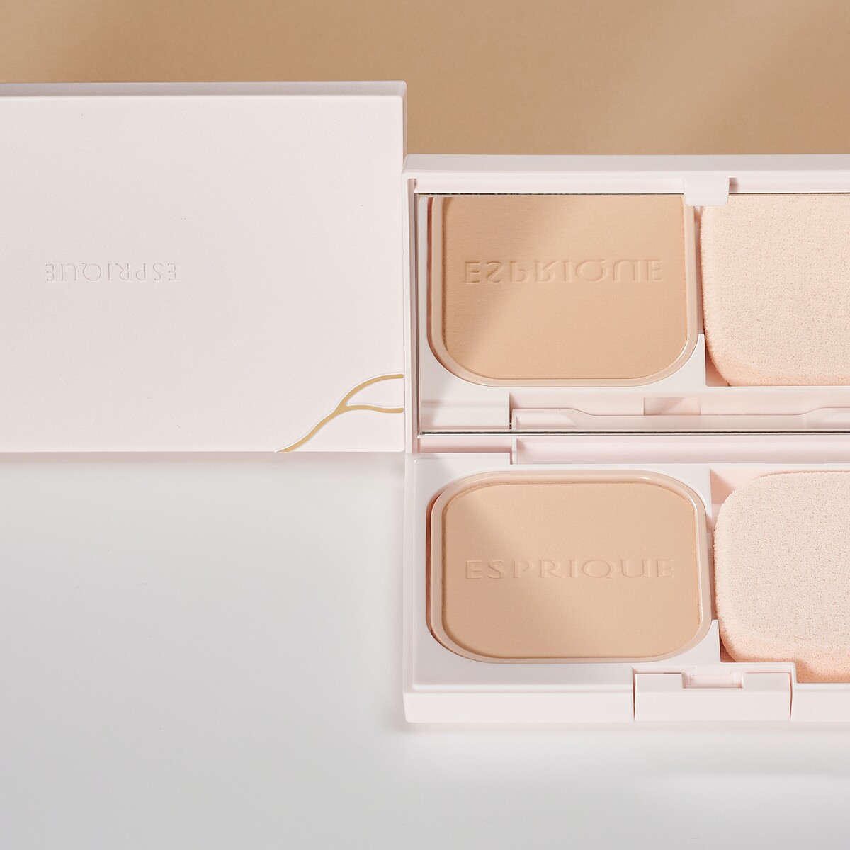 Kose丰靡美姬幻粧裸透零瑕持粧粉餅(共5色)，NT900、粉盒NT320