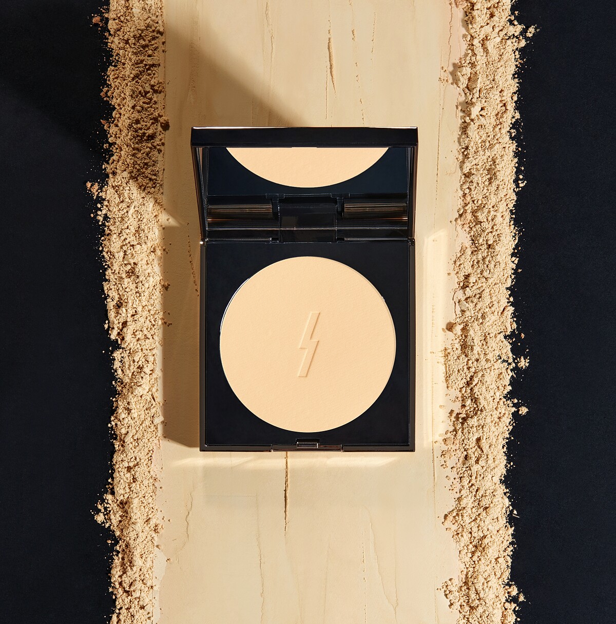 PONY EFFECT零粉感柔焦粉餅SPF30/PA+++情境圖。