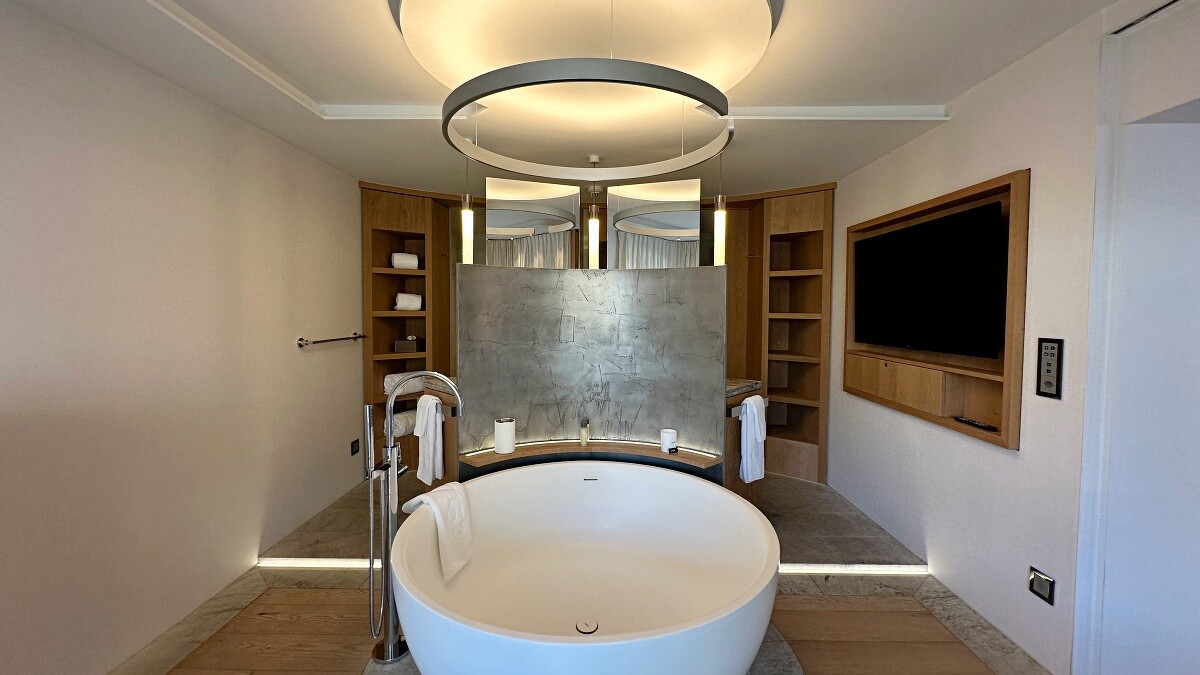 7132 Hotel SPA Suite擁有獨立浴缸