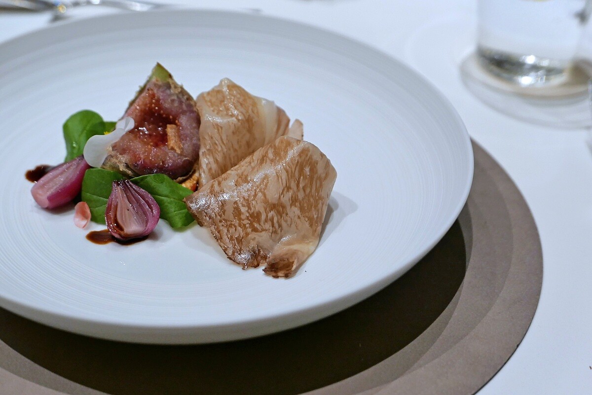 以經典的「無花果火腿披薩」延伸出的「和牛冷肉｜瑞可塔起司｜無花果」。