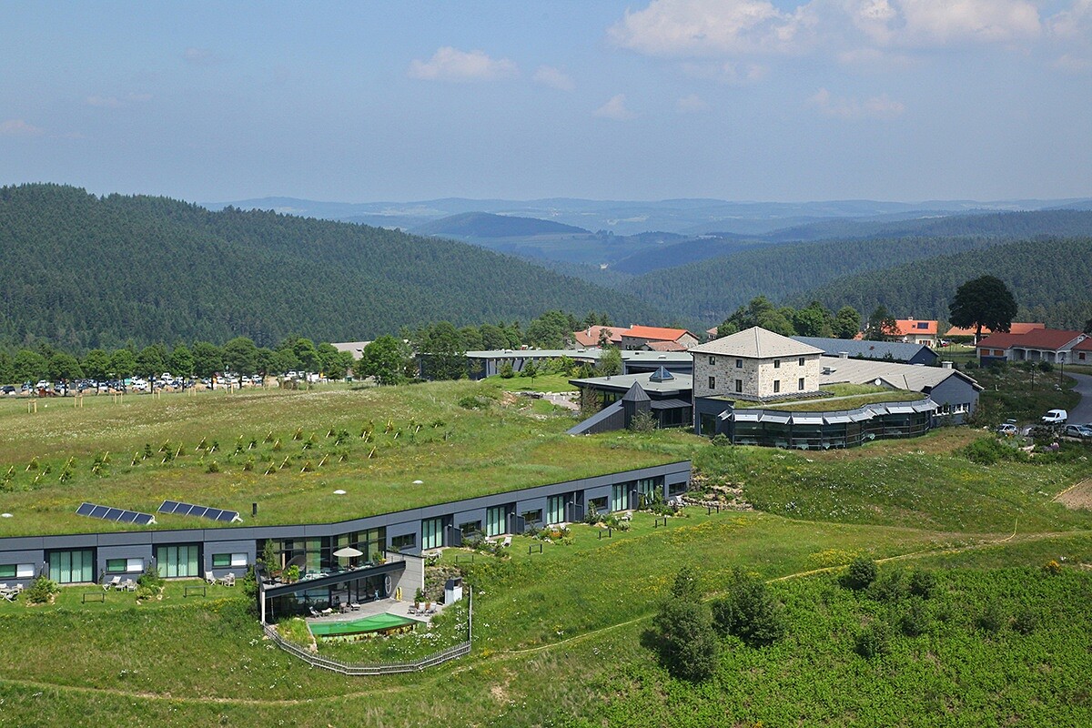 Chef Marcon 餐廳位於天然資源豐沛的聖博內勒弗魯瓦（Saint-Bonnet-Le-Froid）為家鄉帶來絡繹不絕人潮。