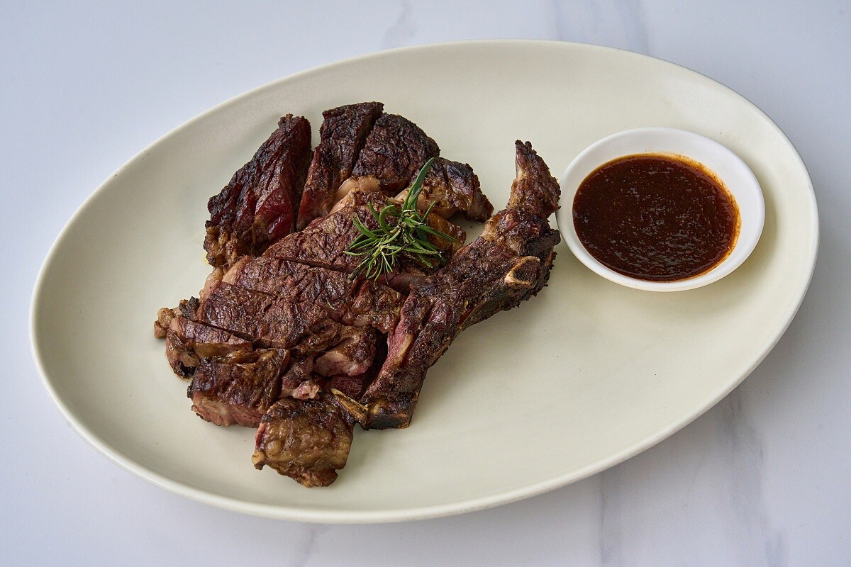 「美國28日乾式熟成乳牛帶骨肋眼」。