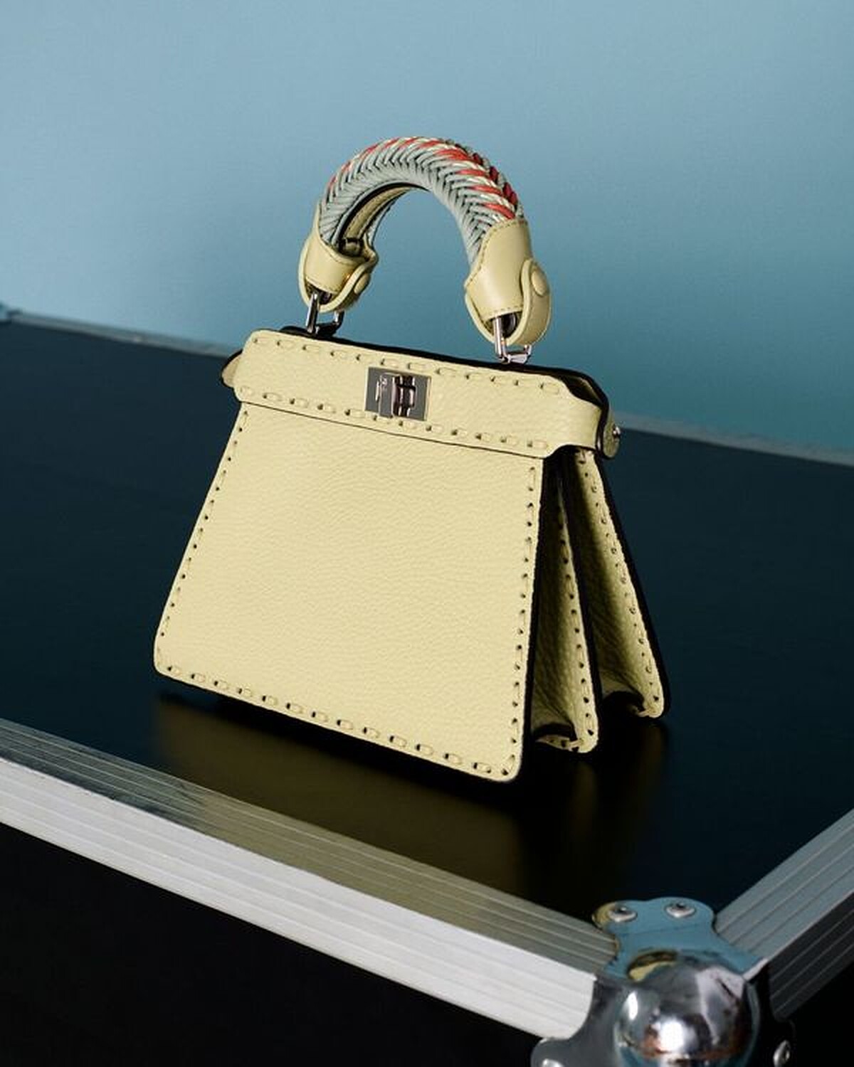 Peekaboo ISeeU，價格店洽。