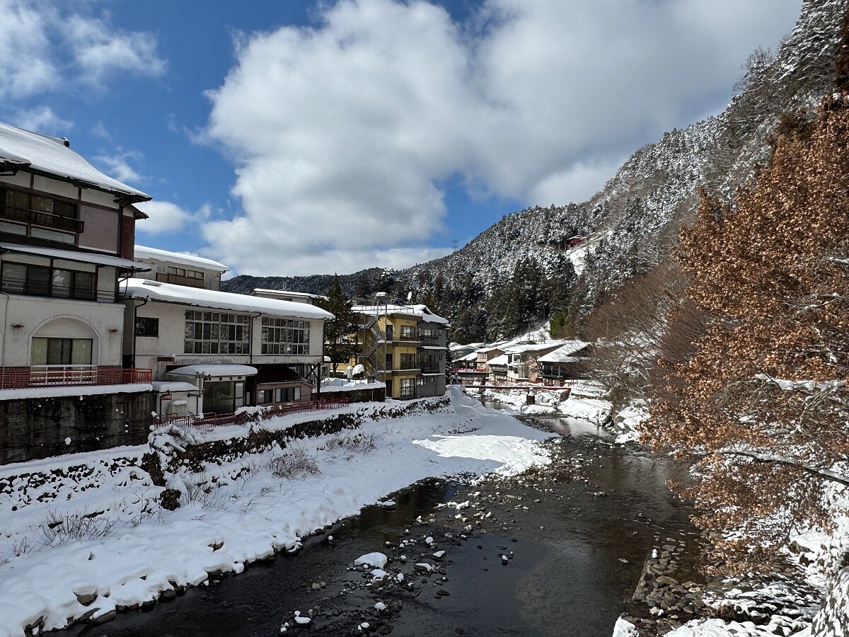 下雪的天川村乍看是不是頗有烏來的風味？