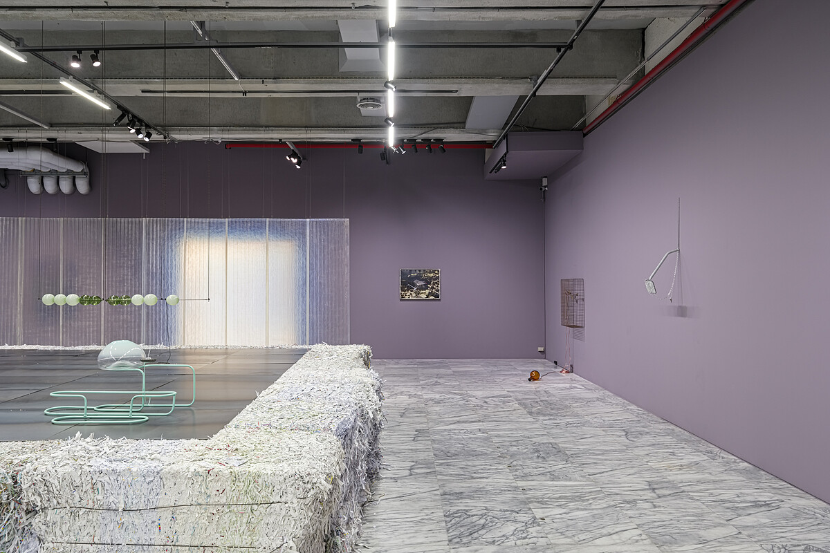 「 Lili Deli 麗麗食品」展場一景。圖像由藝術家與北美館提供。攝影：朱淇宏