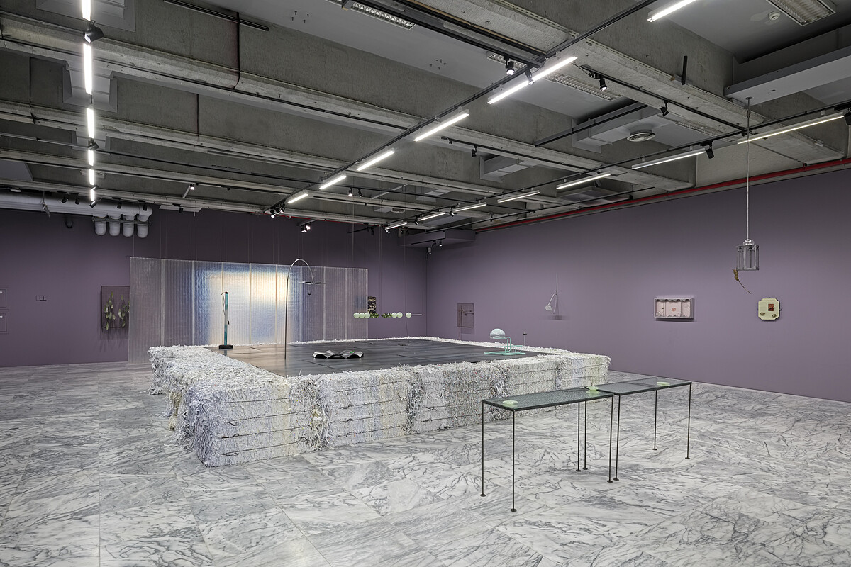 「 Lili Deli 麗麗食品」展場一景。圖像由藝術家與北美館提供。攝影：朱淇宏