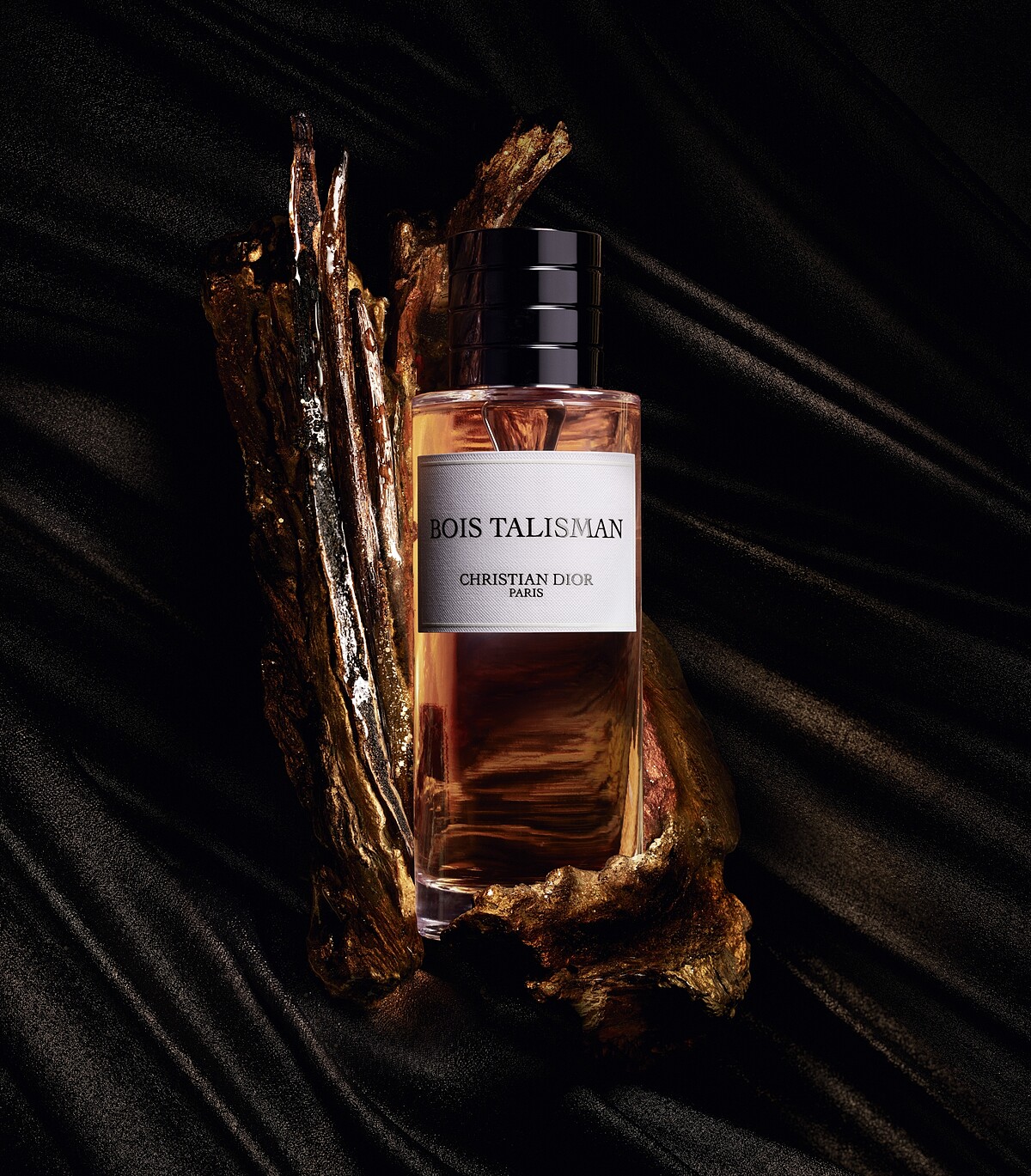 Dior迪奧香氛世家-忘憂聖木香氛情境圖。