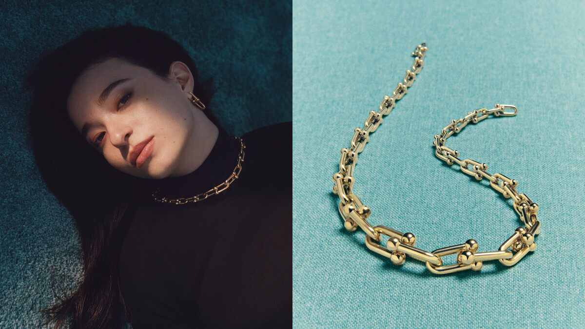 Mikey Madison佩戴Tiffany HardWear系列黃K金漸層扣環項鍊。