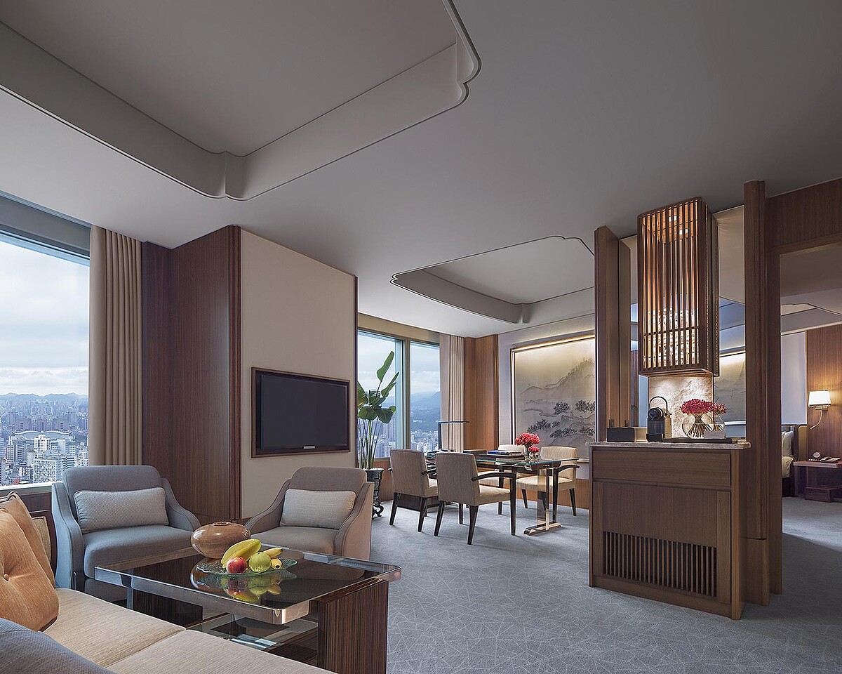 「BMW電動未來 永續生活」住房專案，可選擇入住寬敞舒適客房或套房，包含豪華閣專屬禮遇，再享限定好禮。