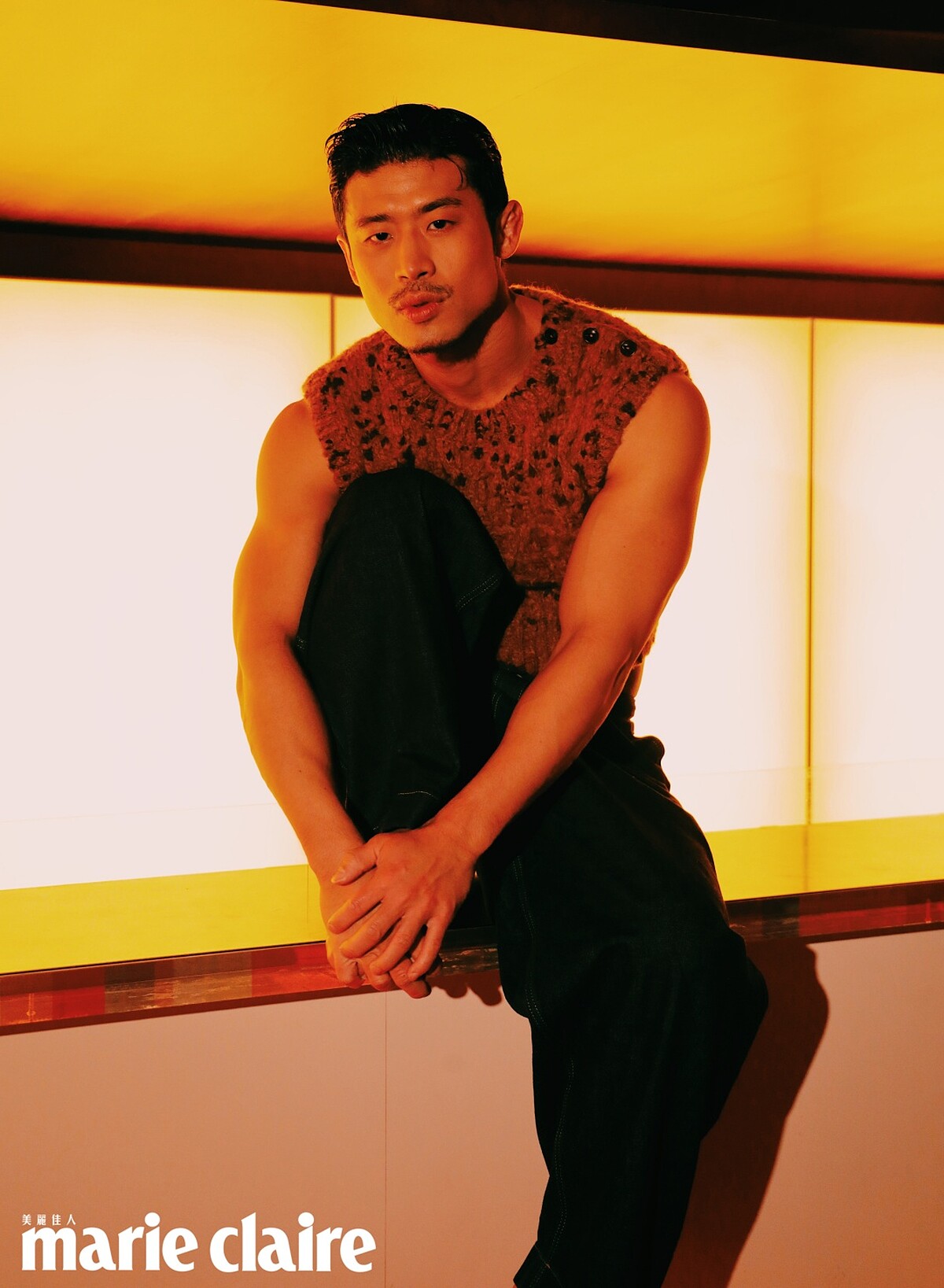 針織短背心，YMC（Hotel V）；燈籠牛仔工褲，Studio Nicholson（Hotel V）。