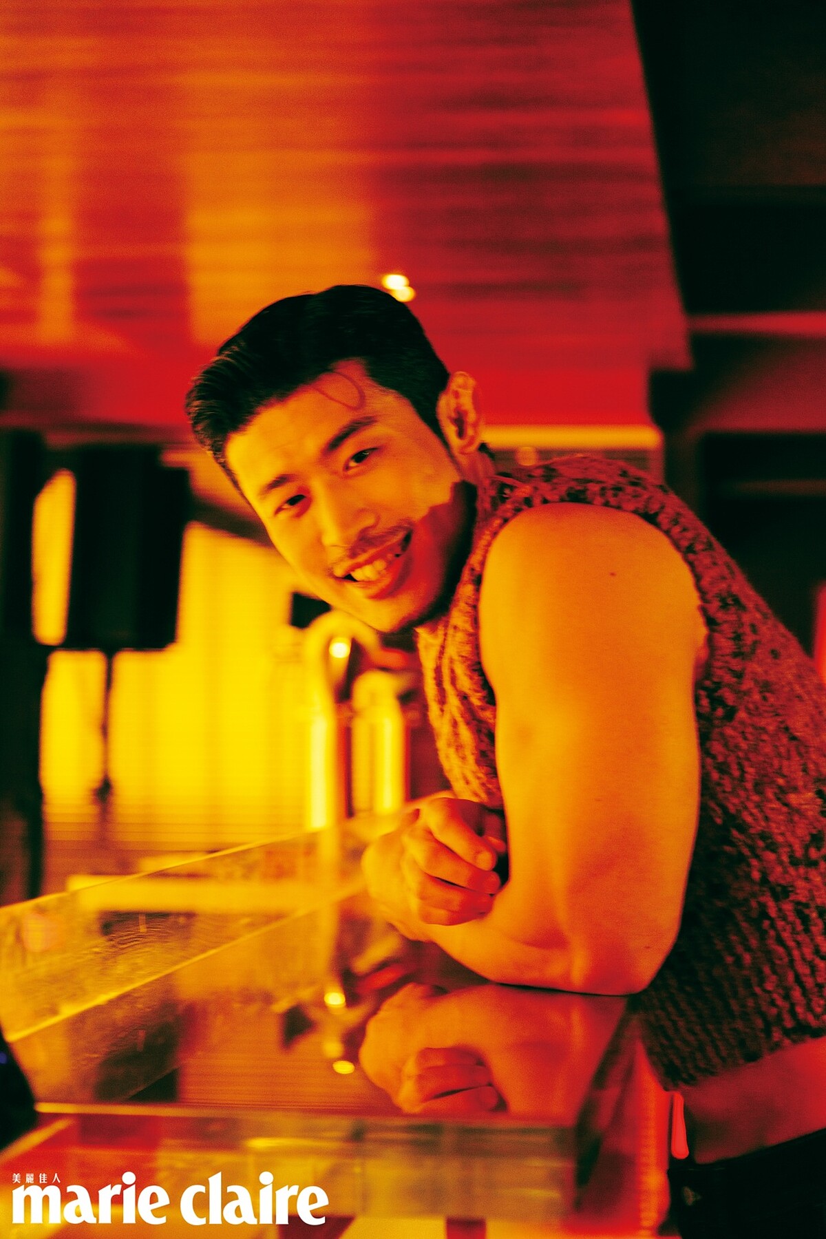 針織短背心，YMC（Hotel V）；燈籠牛仔工褲，Studio Nicholson（Hotel V）。