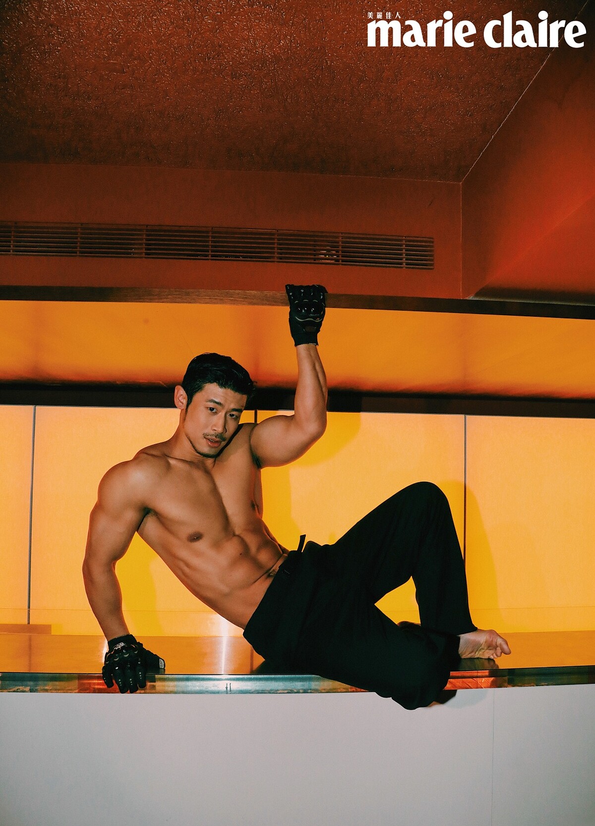 黑色羊毛直筒褲，Goldwin（Hotel V）。