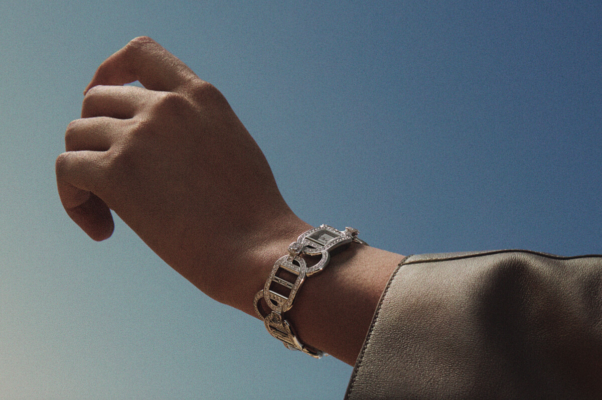 愛馬仕以標誌性的 Chaîne d&rsquo;ancre 錨鏈元素為靈感，創造出全新腕錶與胸針時計Maillon libre