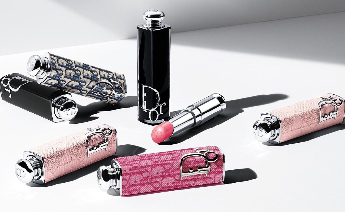 迪奧癮誘唇膏2025年新色與外殼情境圖。