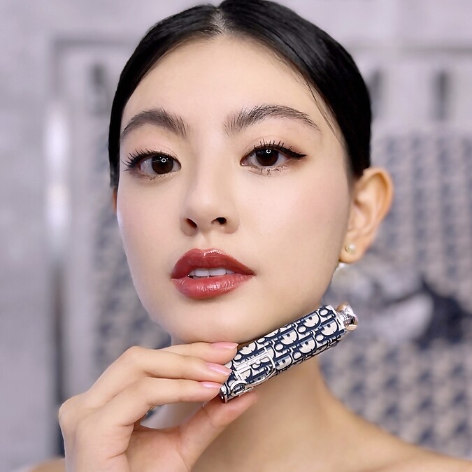 迪奧癮誘唇膏#786胭脂緋紅實擦試色。