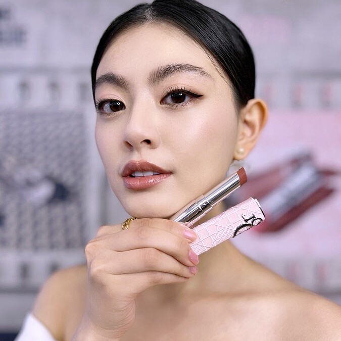 迪奧癮誘唇膏#428蜜桃奶茶實擦試色。