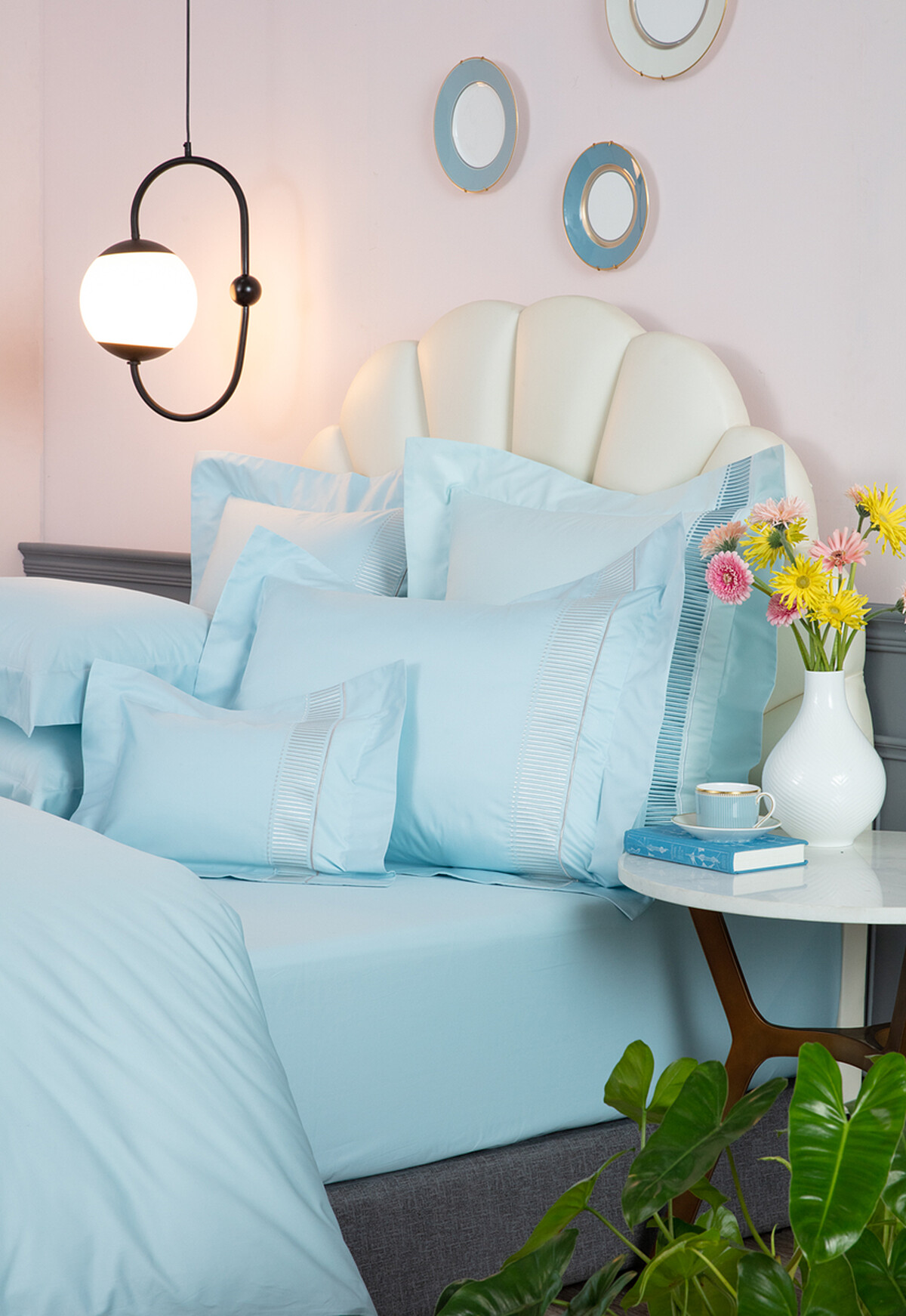 向日永恆刺繡 雙人四件式床組(星光藍、曙光藍)，NT：21,800