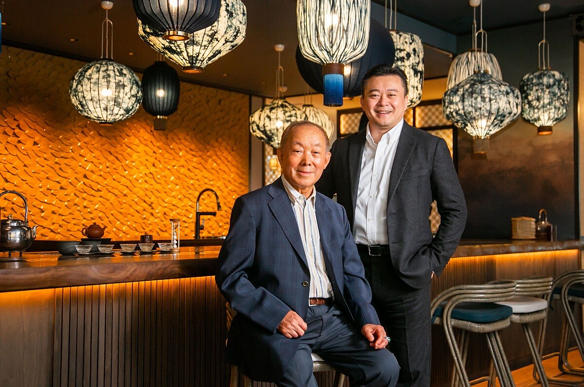 董事長蔡其建與總經理蔡明倫。