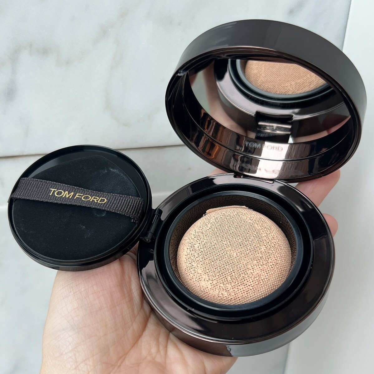 TOM FORD立體光影柔霧氣墊粉餅SPF40/PA+++(共9色)，一盒一蕊NT3,000、粉蕊NT2,100