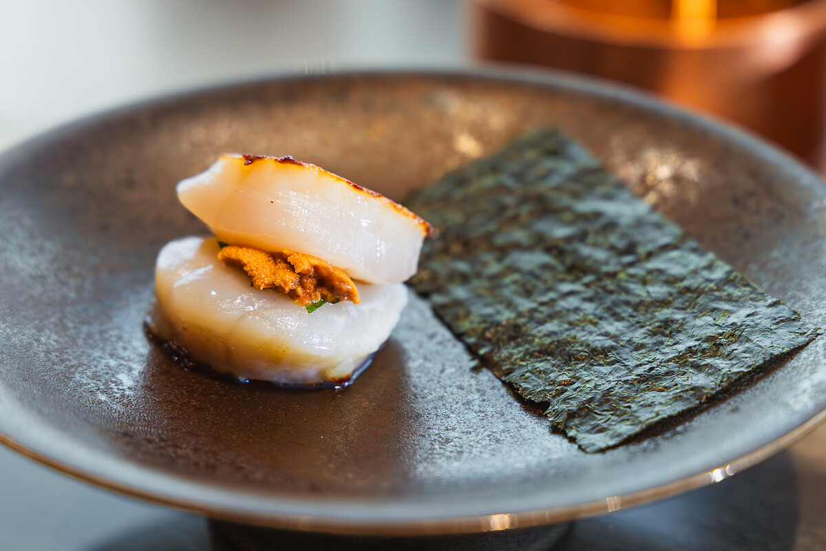 生食級干貝漢堡佐新鮮海膽