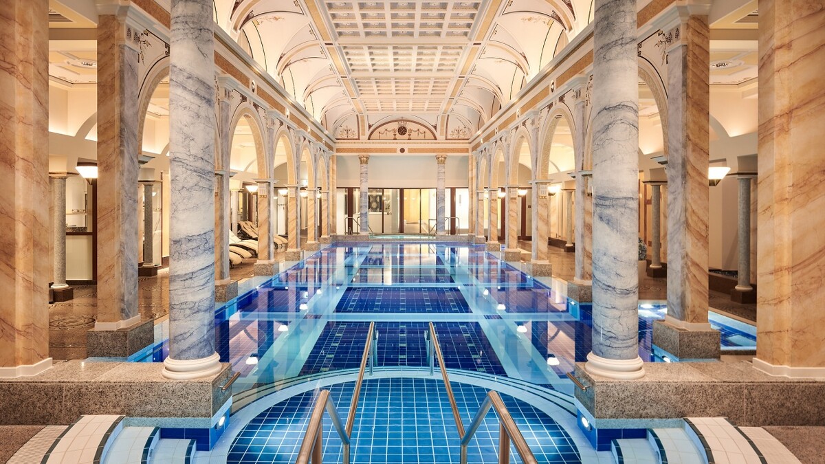 巴德拉格茲度假大酒店館內溫泉浴池