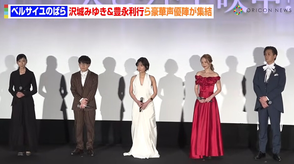 黑木瞳(左一)曾是寶塚公主,這次以劇場版說書人參與作品