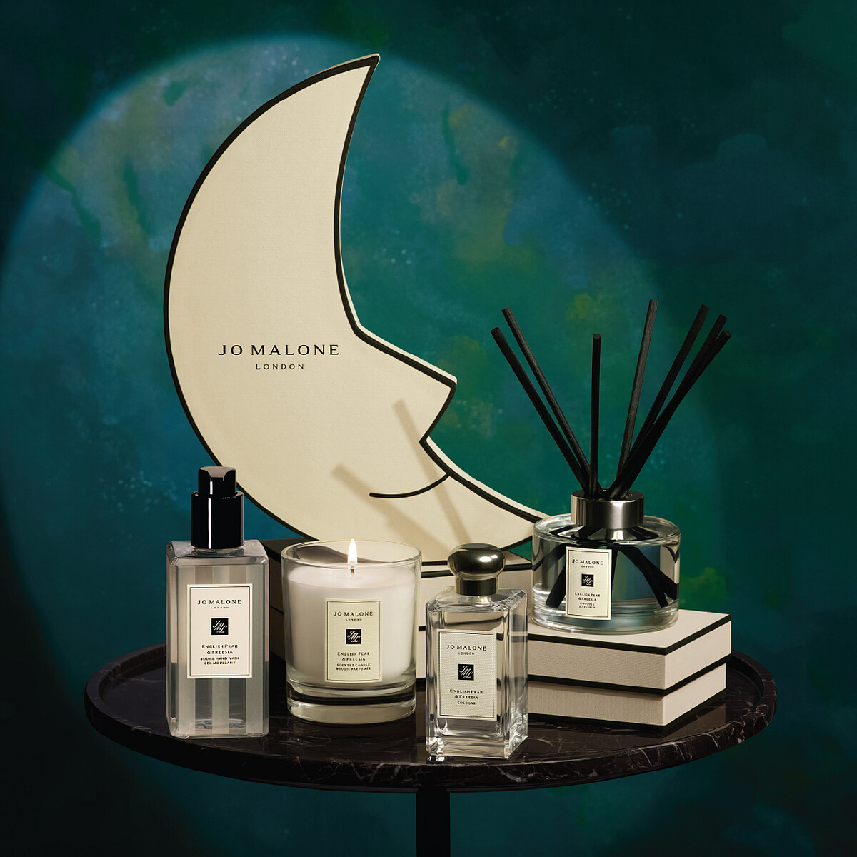 Jo Malone London 2025母親節檔期首四日限定月亮造型禮盒(數量有限，贈完為止)。