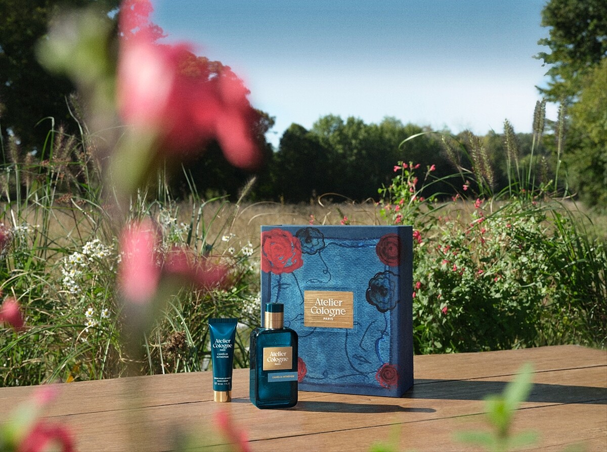 Atelier Cologne法國歐瓏母親節限定包裹絲巾形象圖。