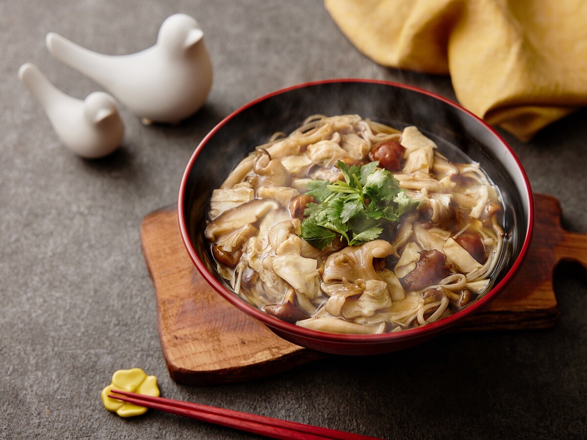 「LUCY 豚汁」。