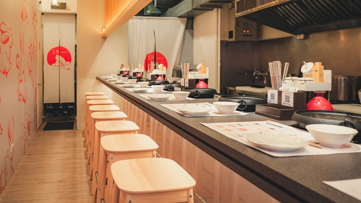 室內設計圍繞「板前」概念。