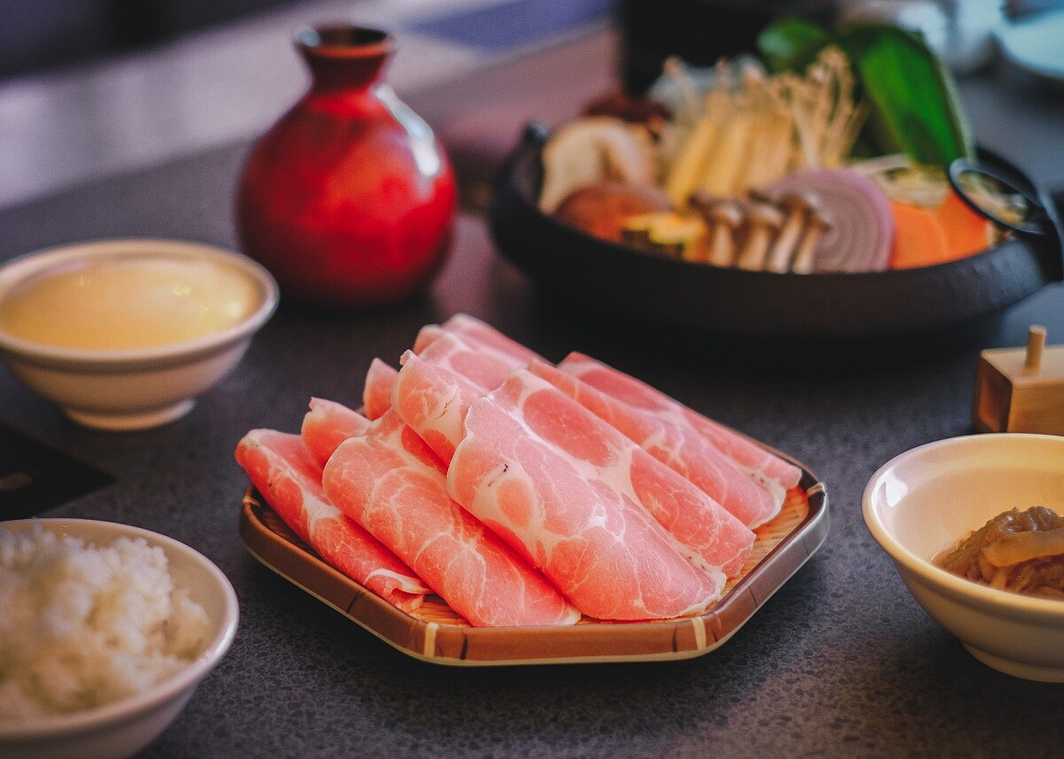 梅花豬套餐，NT售價398元。