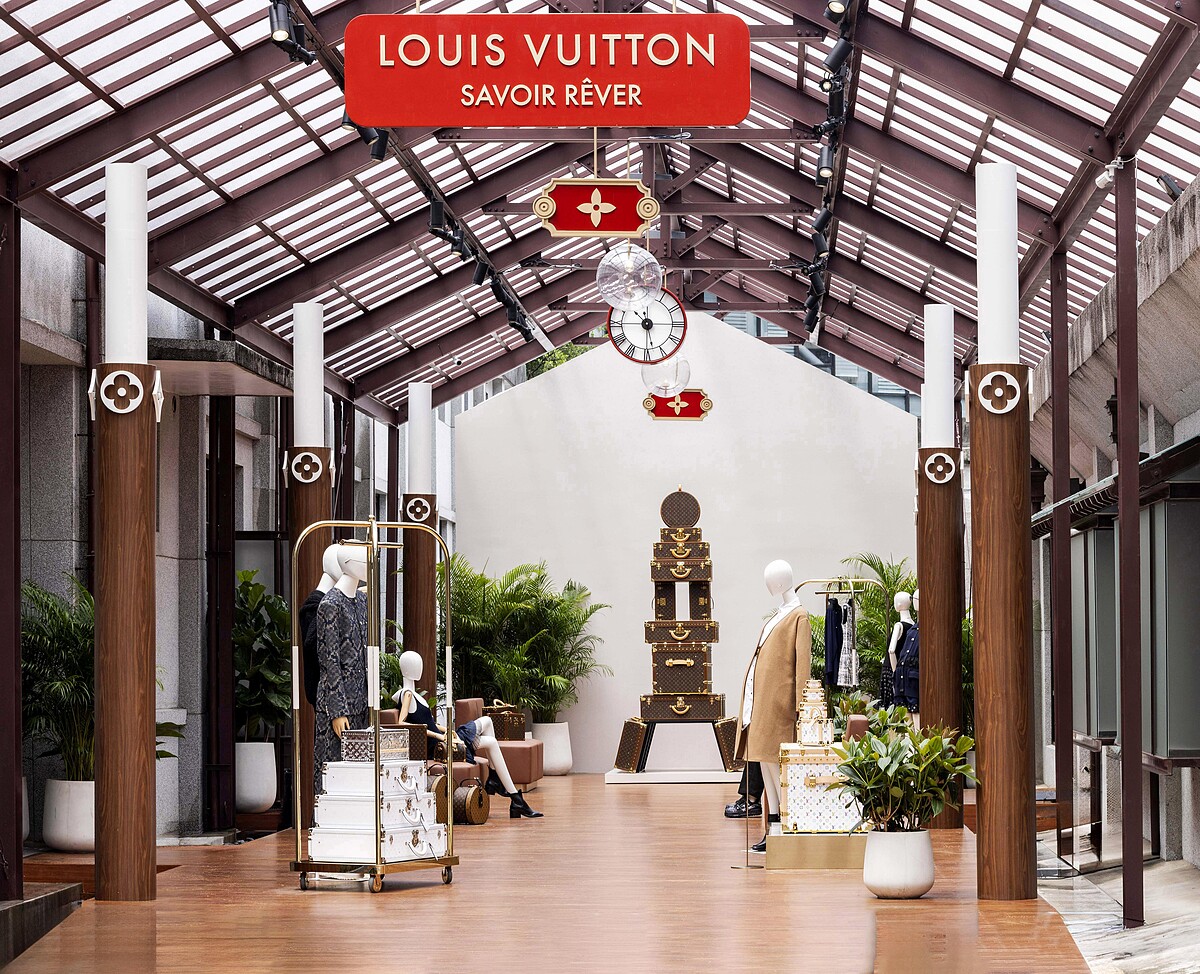 展區也有一處猶如火車月台候位的展示空間。