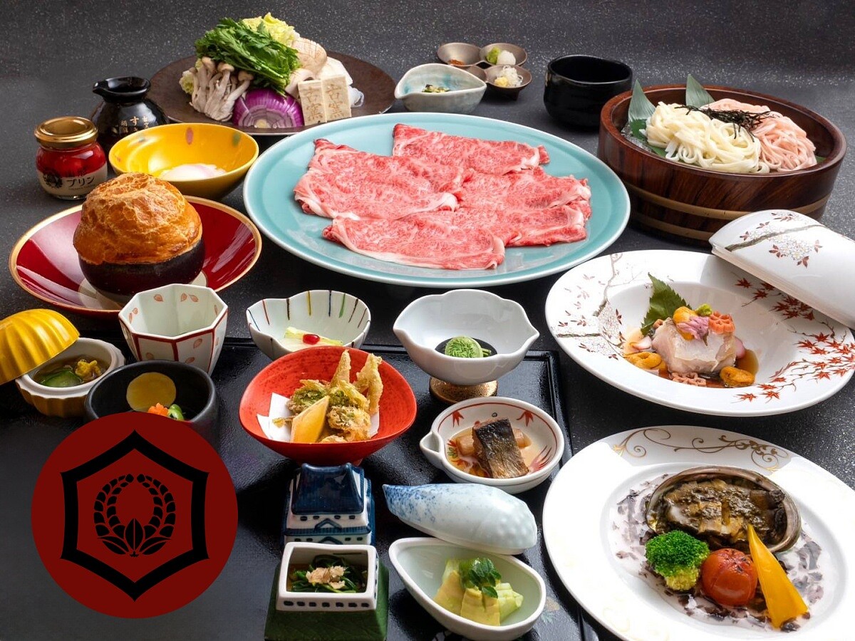 入住「湯饗款待‧一泊二食」住房專案的旅客，除了住宿當晚可以至飯店二樓的三燔北投獨家品嘗「山形名物旬味饗宴」，翌日早晨還可細品充滿山形風情的特色早餐。（圖片由「日本之宿 古窯」提供）