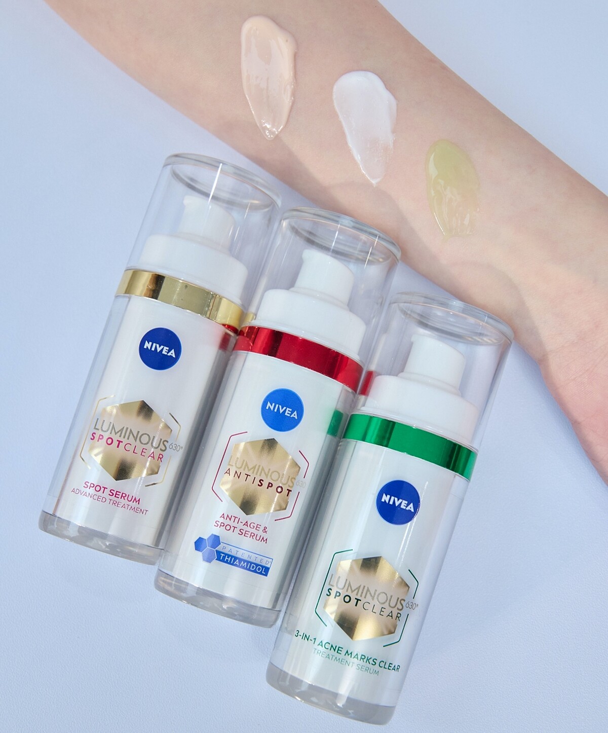 妮維雅LUMINOUS630&reg;淡斑煥白系列三罐精華質地。