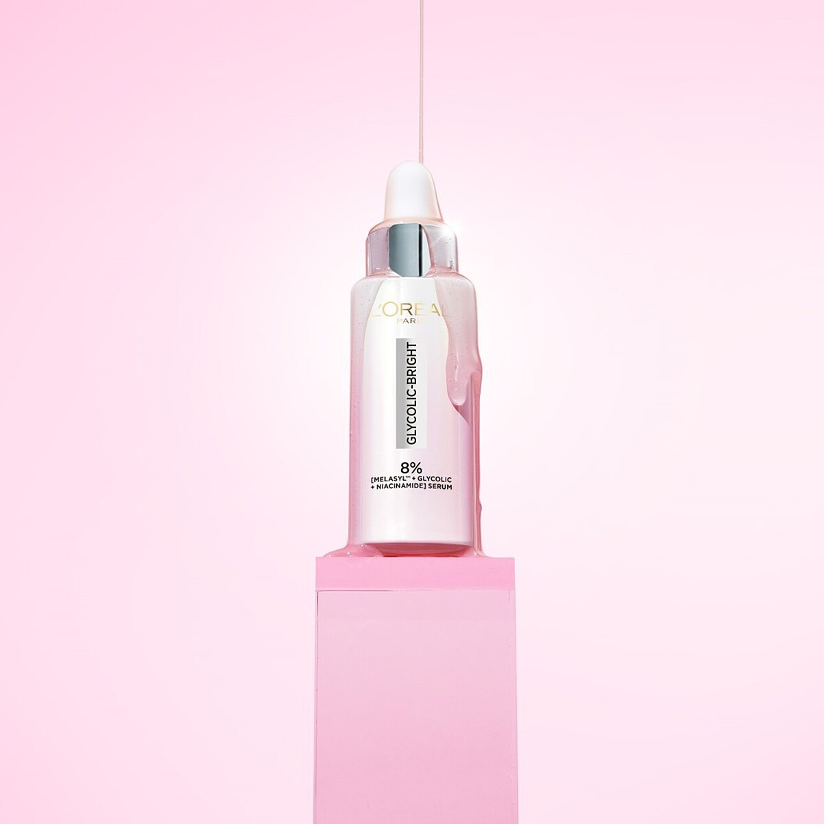 巴黎萊雅「淨亮小粉瓶」淨亮白MELA淡斑精華情境圖。