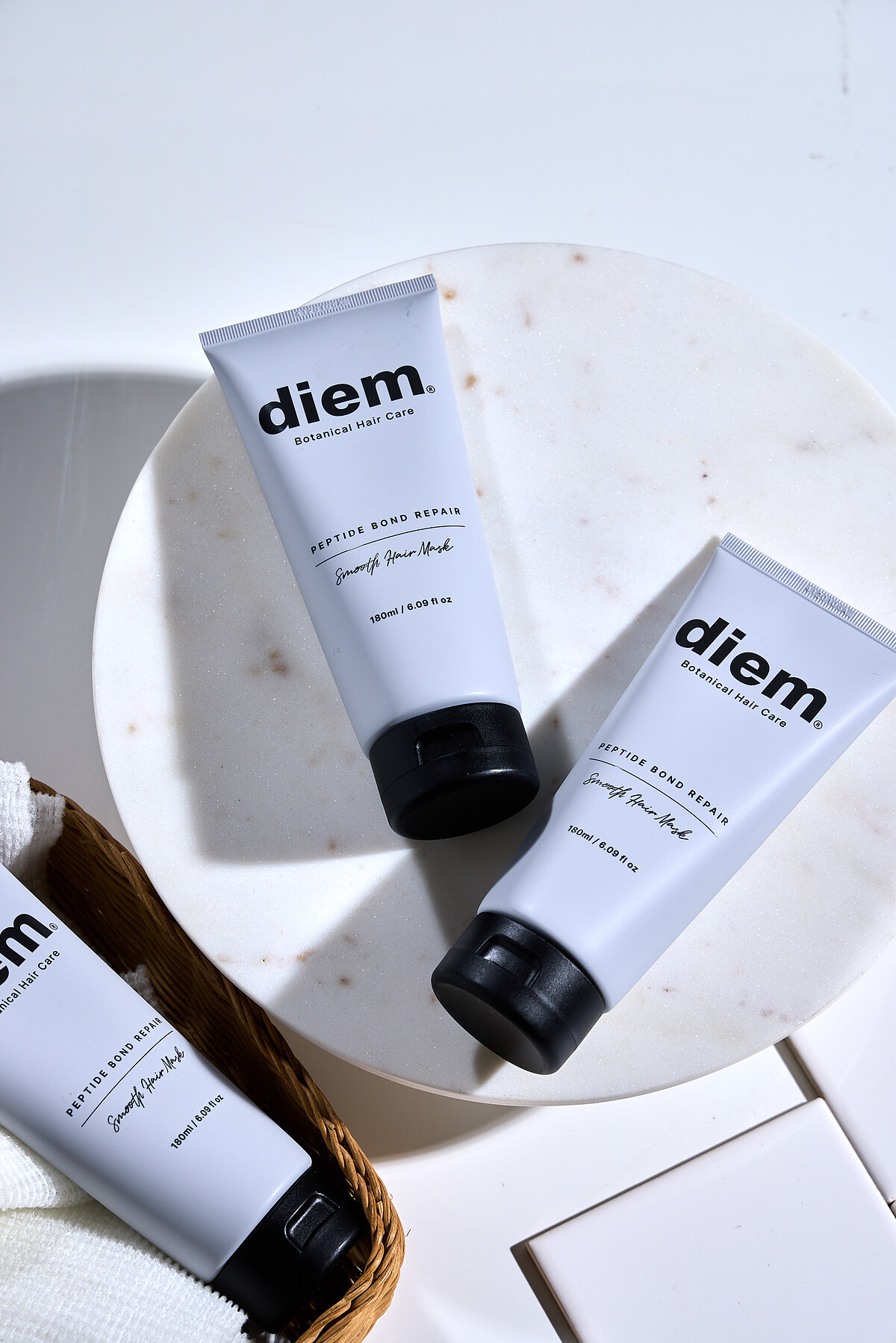 diem柔潤修護髮膜，180ml/瓶 NT$420。