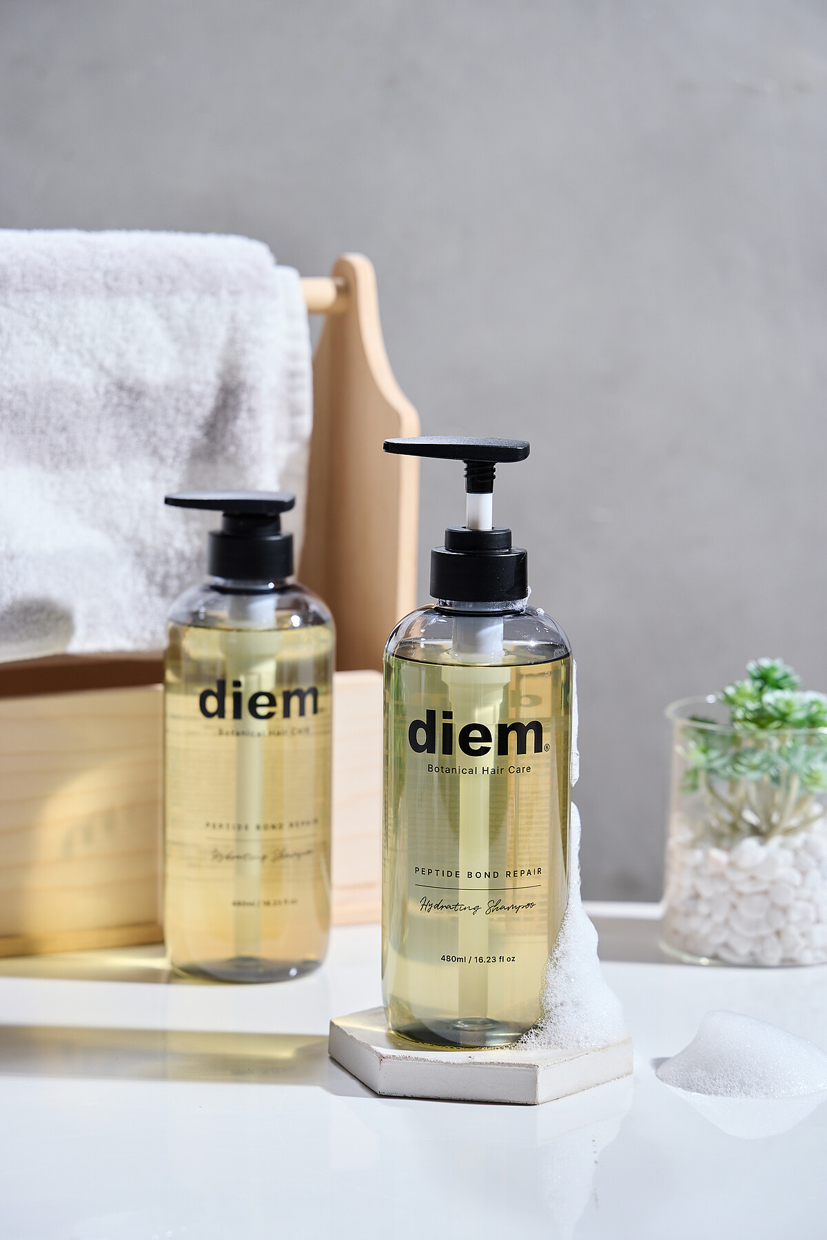 diem獨家科研植萃有機「黃金燕麥胜肽」系列洗髮精，480ml /瓶 NT$450。