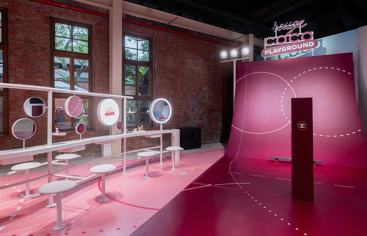 香奈兒COCO玩色遊樂園的COCO滑板快拍。