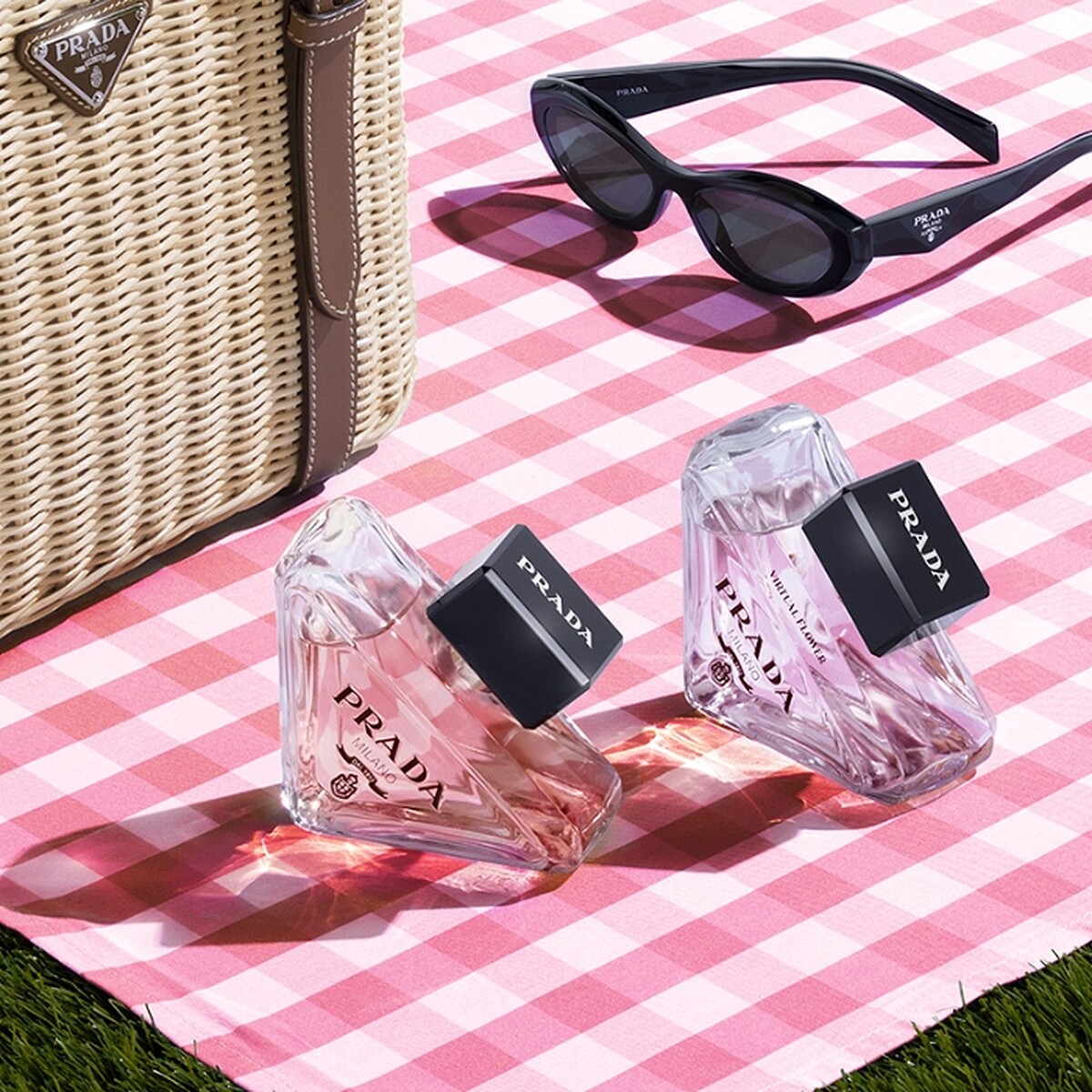 PRADA Beauty Picnic莫測幻香、花境春遊主視覺。