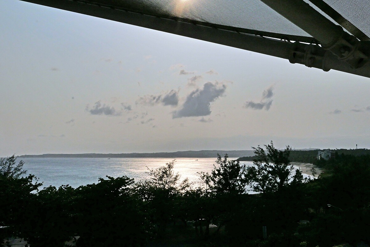 飯店距離墾丁大街、大灣海灘、交通轉運站只要步行1分鐘的距離。