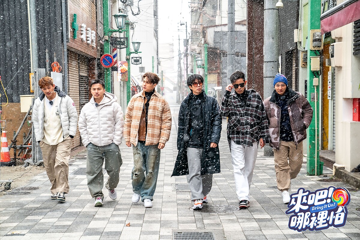 阿緯、王子、小杰、敖犬和小煜在日本拍攝時遇見北九州難得一見的大雪。